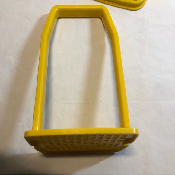 Vintage Tupperware Pickle Keeper Yellow 1332-8 - Picture 5 of 12